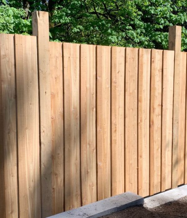 horizontal wooden fence